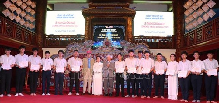 Vallet scholarships granted to 220 students in Thua Thien - Hue - 1 Vallet scholarships granted to 220 students in Thua Thien - Hue - 1