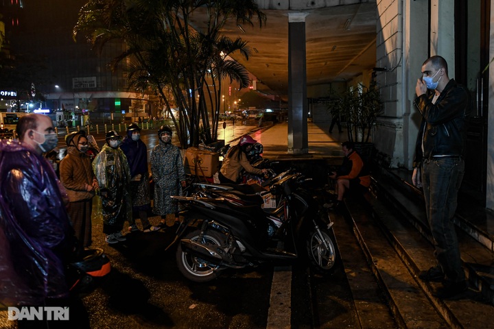 British man provides help to Hanoi's homeless people - 2 British man provides help to Hanoi's homeless people - 2