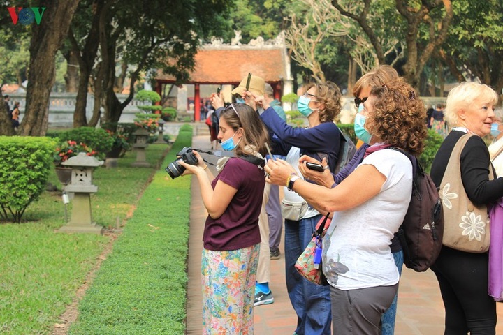 Temple of Literature protects visitors amid coronavirus - 5 Temple of Literature protects visitors amid coronavirus - 5