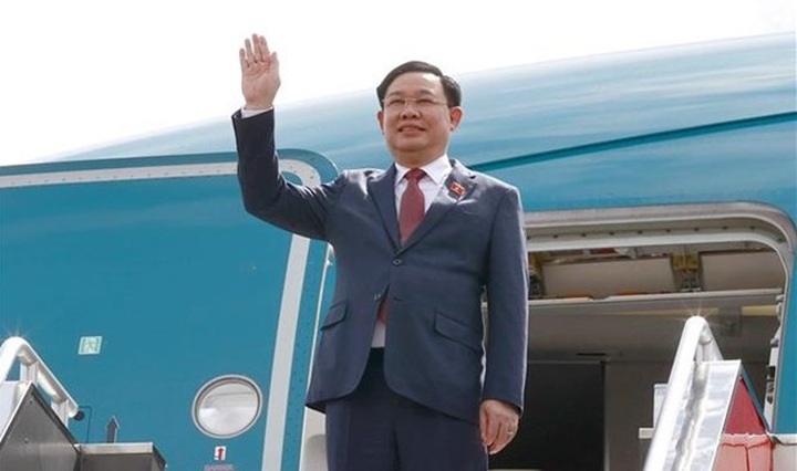 Top Vietnamese legislator arrives in Manila for official visit to Philippines - 1