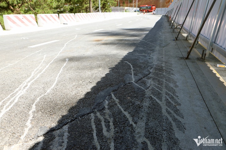 Newly-upgraded pass in Da Lat faces cracks - 1