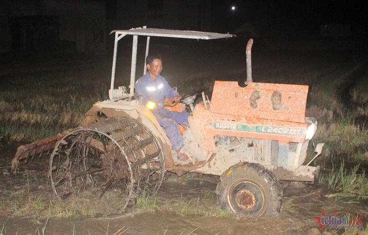 Farmers work nights to escape scorching heat - 2