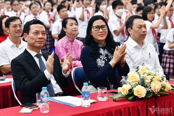 23 million students begin new school year - 3