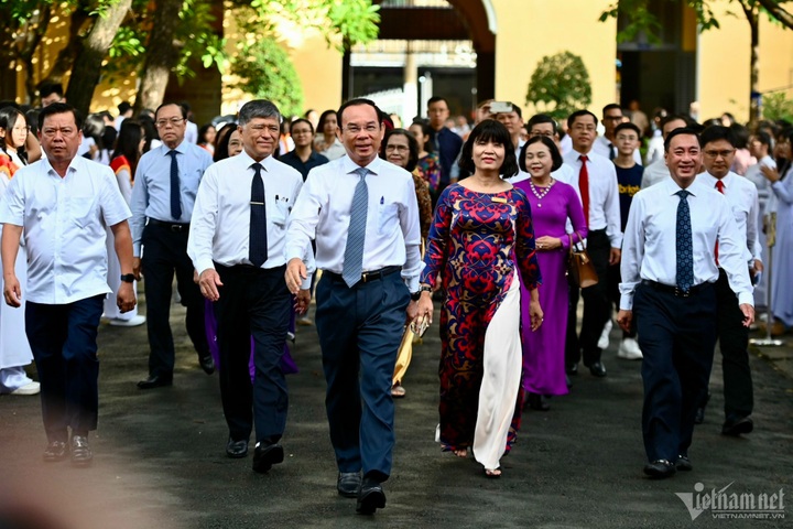 23 million students begin new school year - 4