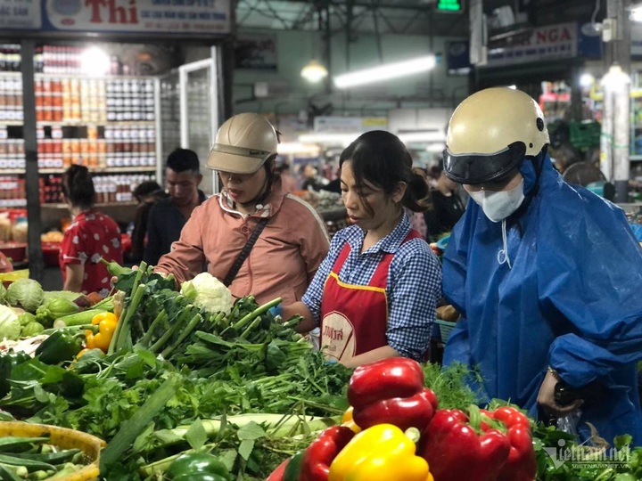 Danang vegetable prices sharply increase amid heavy rains - 1 Danang vegetable prices sharply increase amid heavy rains - 1
