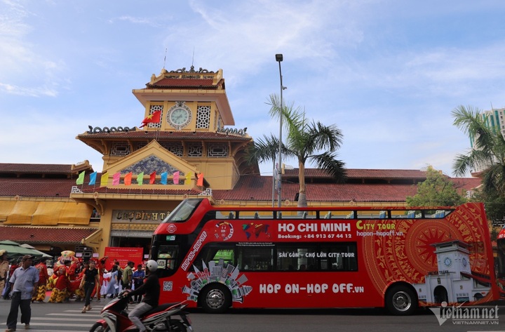 New Hop on-Hop off bus route launched in HCM City - 1 New Hop on-Hop off bus route launched in HCM City - 1