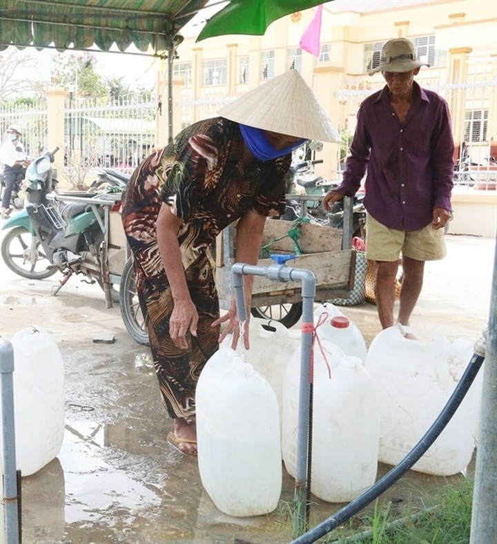 Tien Giang takes measures to supply water to more households - 1