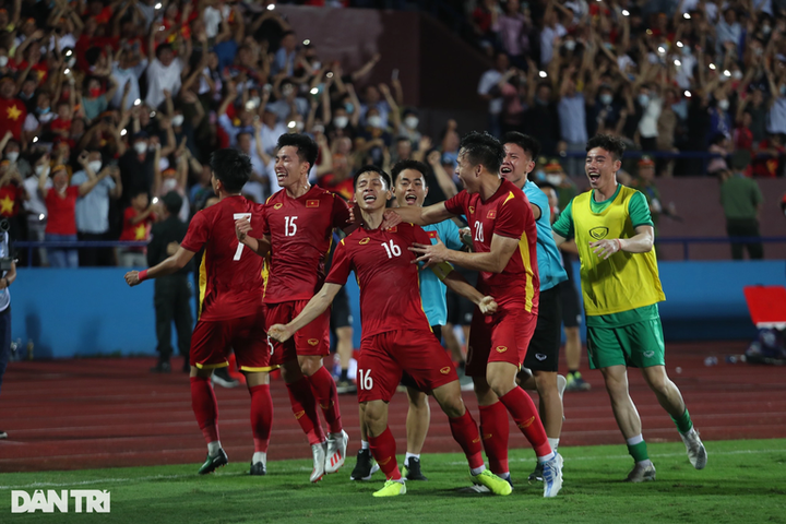 Vietnam edge past Myanmar to climb to top of Group A - 1
