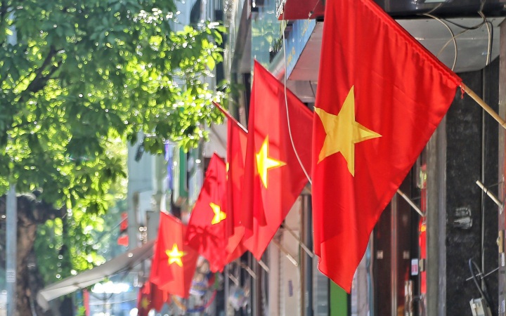 Hanoi to offer national flags to all households for 70th Liberation Day - 1