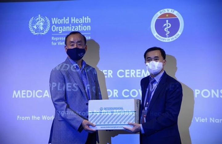 WHO presents medical supplies to support Vietnam’s COVID-19 fight - 1