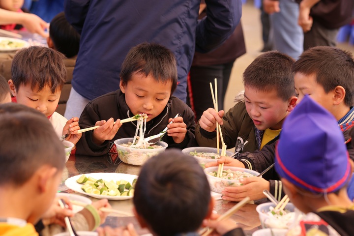 Winter Appeal brings foods and warm clothes to remote mountainous community - 2 Winter Appeal brings foods and warm clothes to remote mountainous community - 2