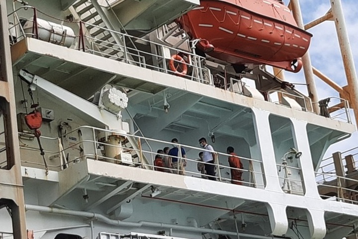 HCM City raises warnings over Covid-19 outbreaks at seaports - 1