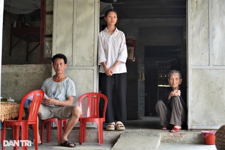 Orphan girl in Ha Tinh calls for help - 1 Orphan girl in Ha Tinh calls for help - 1