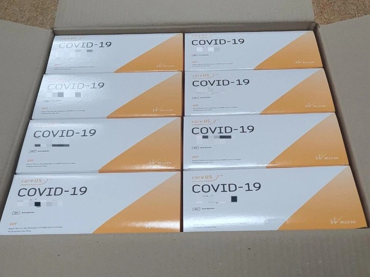 Hanoians rushing to buy Omicron quick test kits - 1