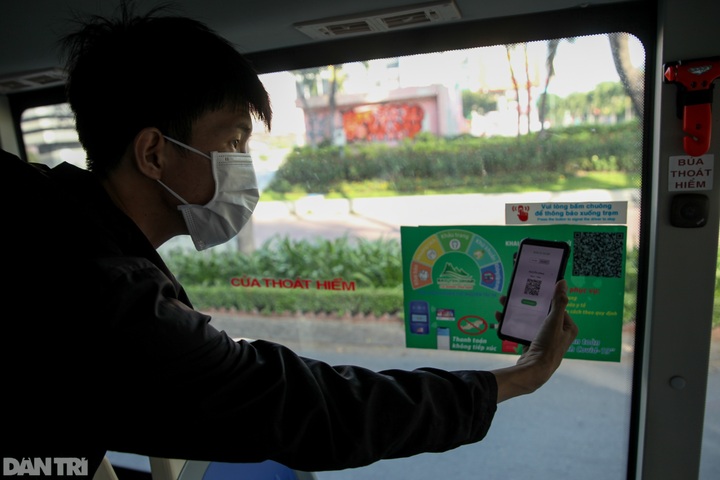 HCM City buses remain deserted after being reopened - 5