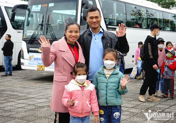 Free buses offered for Danang workers to return home on Tet - 3