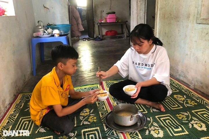 Poor Quang Binh siblings need support - 1