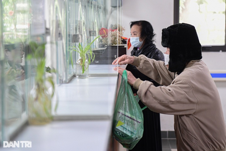 Hanoi hospitals serve more patients amid cold weather - 6 Hanoi hospitals serve more patients amid cold weather - 6