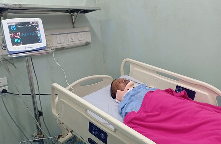 Ha Tinh family desperately calls for help for injured father - 2