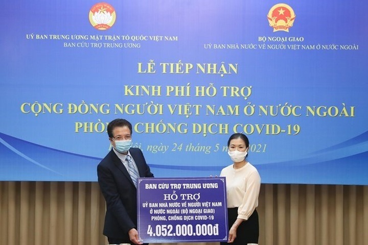 USD175,600 donated to overseas Vietnamese in Covid-19 fight - 1 USD175,600 donated to overseas Vietnamese in Covid-19 fight - 1