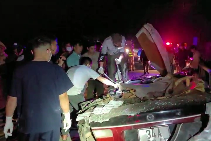 Two killed, two injured in Kon Tum traffic accident - 1