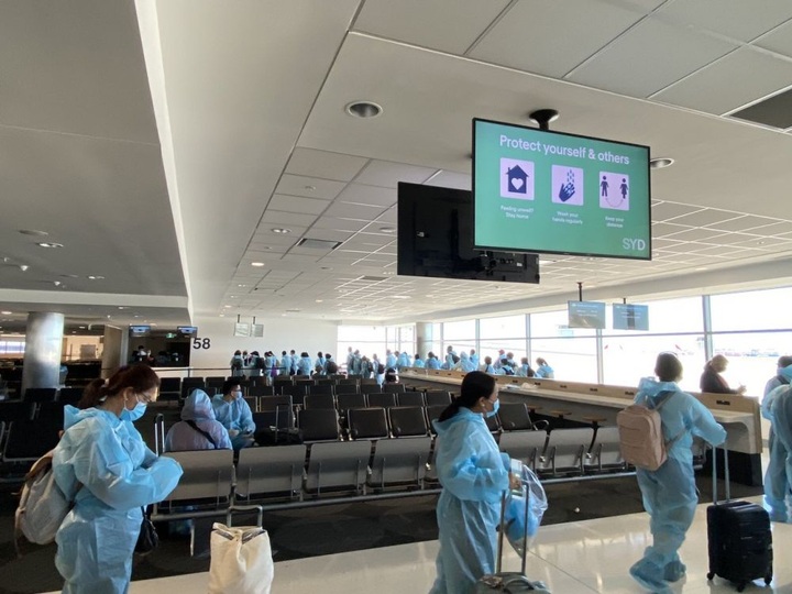 Over 340 more Vietnamese people return home from Taiwan - 1 Over 340 more Vietnamese people return home from Taiwan - 1