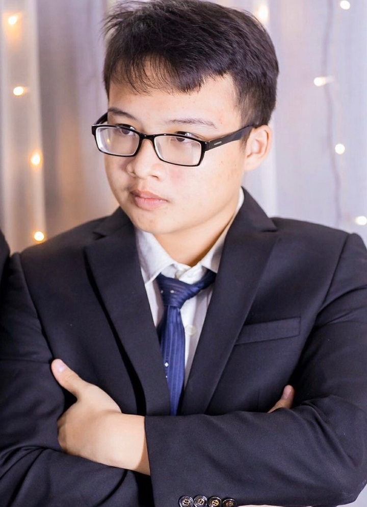 Nghe An student wins scholarships to 15 US universities - 1