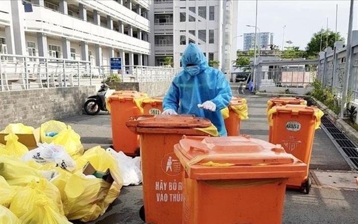 Three more companies to collect, treat growing COVID-19-related wastes in HCM City - 1