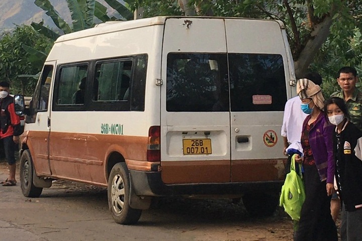 Student dies after falling from school bus - 1