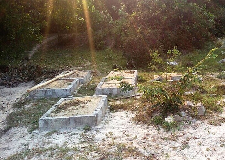 Locals set up fake graves to scam compensation money - 1
