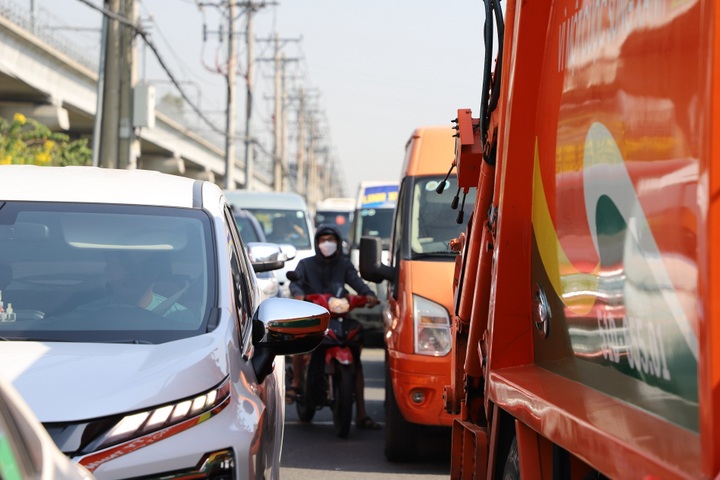 HCM City gateways severely congested as Tet nears - 5