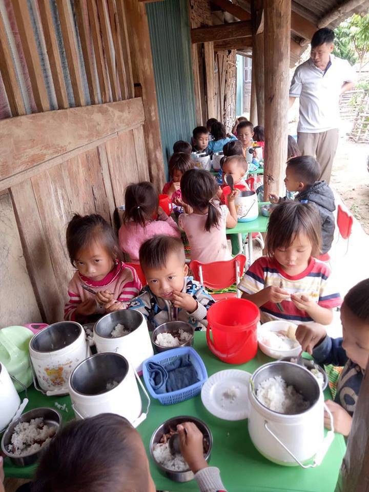 Children struggle in chill mountains - 5