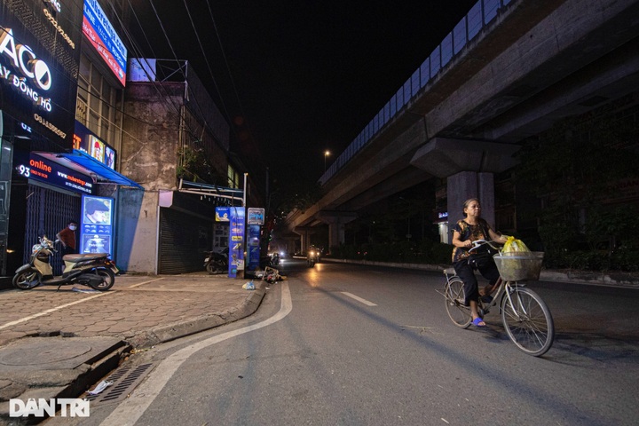 Hanoi street lacks lighting for a decade - 4 Hanoi street lacks lighting for a decade - 4
