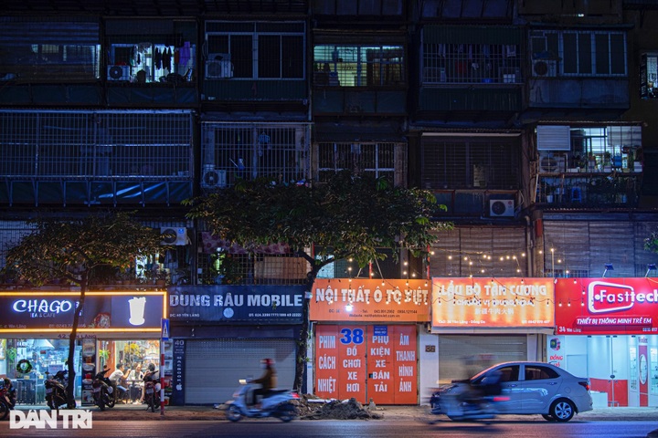 Hanoi street lacks lighting for a decade - 9 Hanoi street lacks lighting for a decade - 9