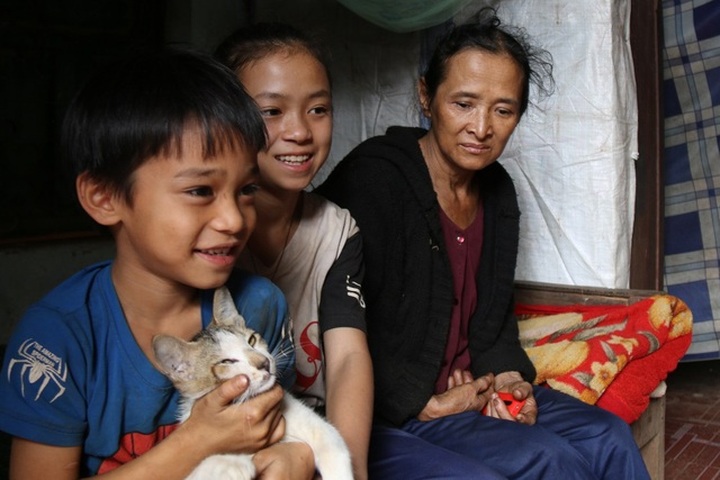 Dak Nong woman in need of help to raise small grandchildren - 2