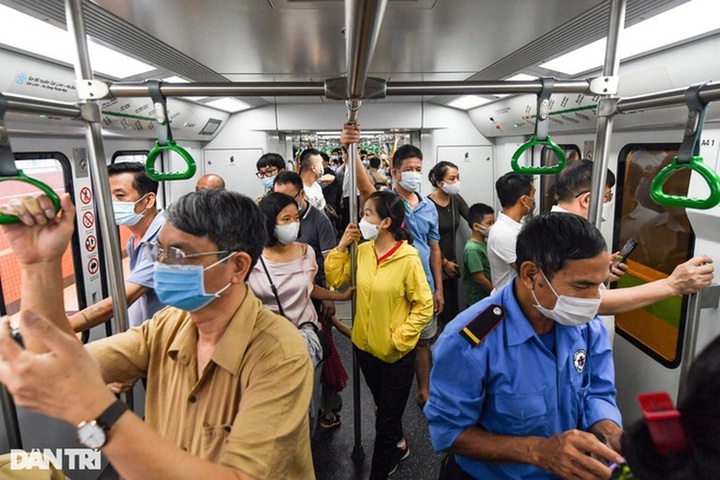 Cat Linh-Ha Dong metro line sees sharp passenger increase - 1 Cat Linh-Ha Dong metro line sees sharp passenger increase - 1
