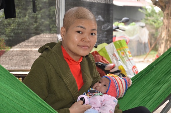 Mother struggling against cancer calls for help to raise small children - 1 Mother struggling against cancer calls for help to raise small children - 1