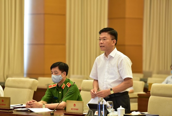 Higher fines proposed for illegal entry into Vietnam - 2 Higher fines proposed for illegal entry into Vietnam - 2