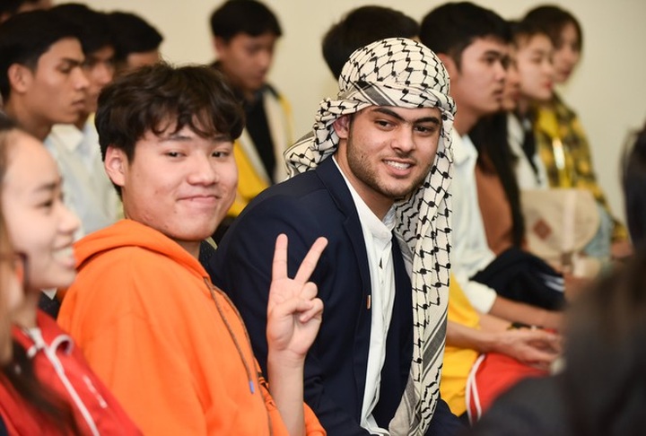 Universities provide support to students who stay through Tet - 1