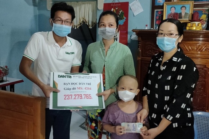 Dantri/DTiNews readers support boy struggling with cancer - 1