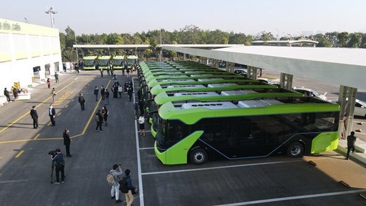 Hanoi buses to run on electric or green energy - 1 Hanoi buses to run on electric or green energy - 1