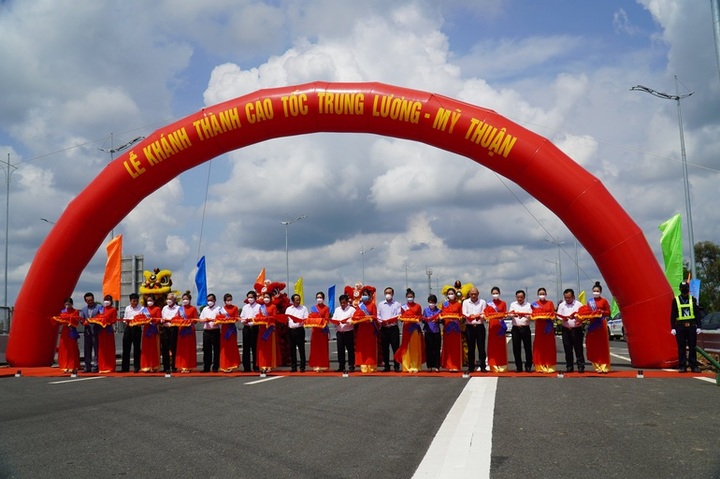 Trung Luong-My Thuan Expressway officially opens to traffic - 1