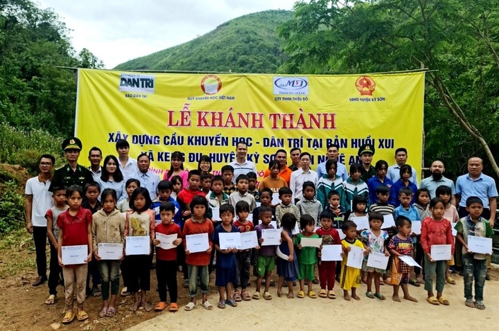 New Dantri Bridge opens in remote Nghe An village - 7