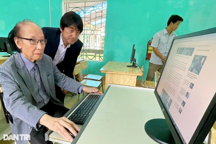 Vietnam Study Promotion Fund presents computers to Hoa Binh school - 2 Vietnam Study Promotion Fund presents computers to Hoa Binh school - 2