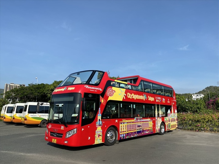 Double-decker buses serve Nha Trang Sea Festival - 1