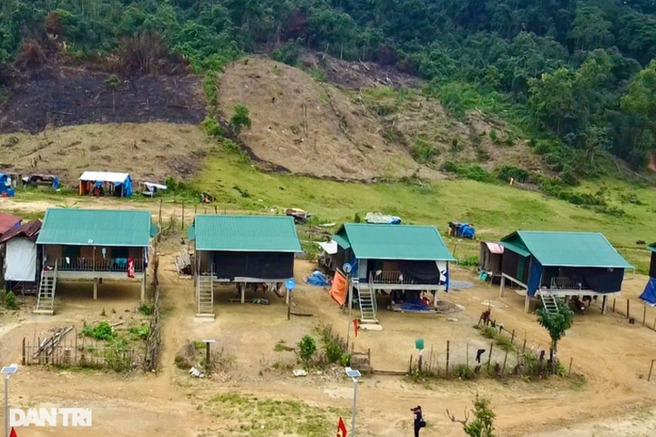 Bru-Van Kieu ethnic families enjoy better lives in new houses - 2 Bru-Van Kieu ethnic families enjoy better lives in new houses - 2