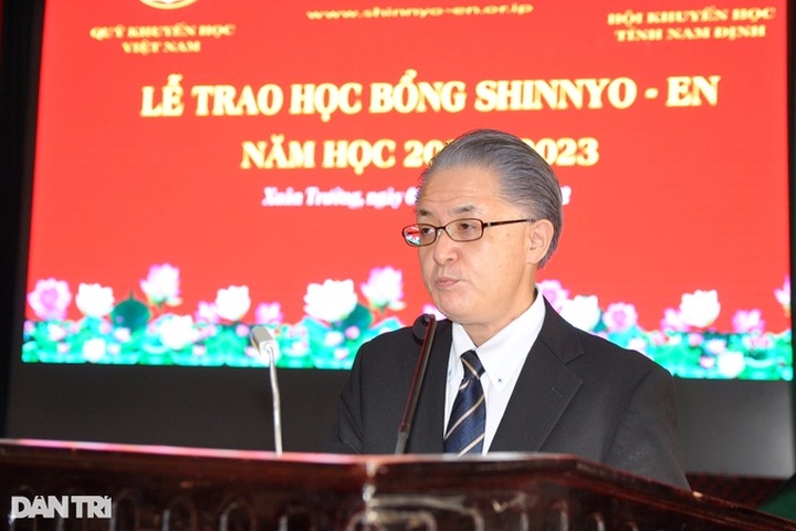 Shinnyo-en Foundation presents 57 scholarships to Nam Dinh students - 2