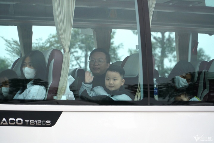 Free buses offered for Danang workers to return home on Tet - 4