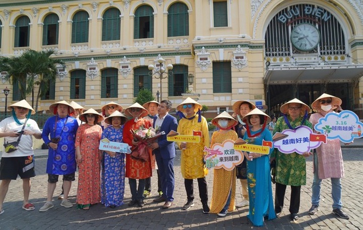 HCM City welcomes return of Chinese tourists - 1