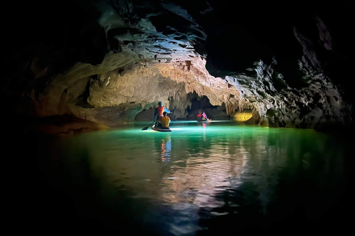 Breath-taking beauty of new Quang Binh caves - 6